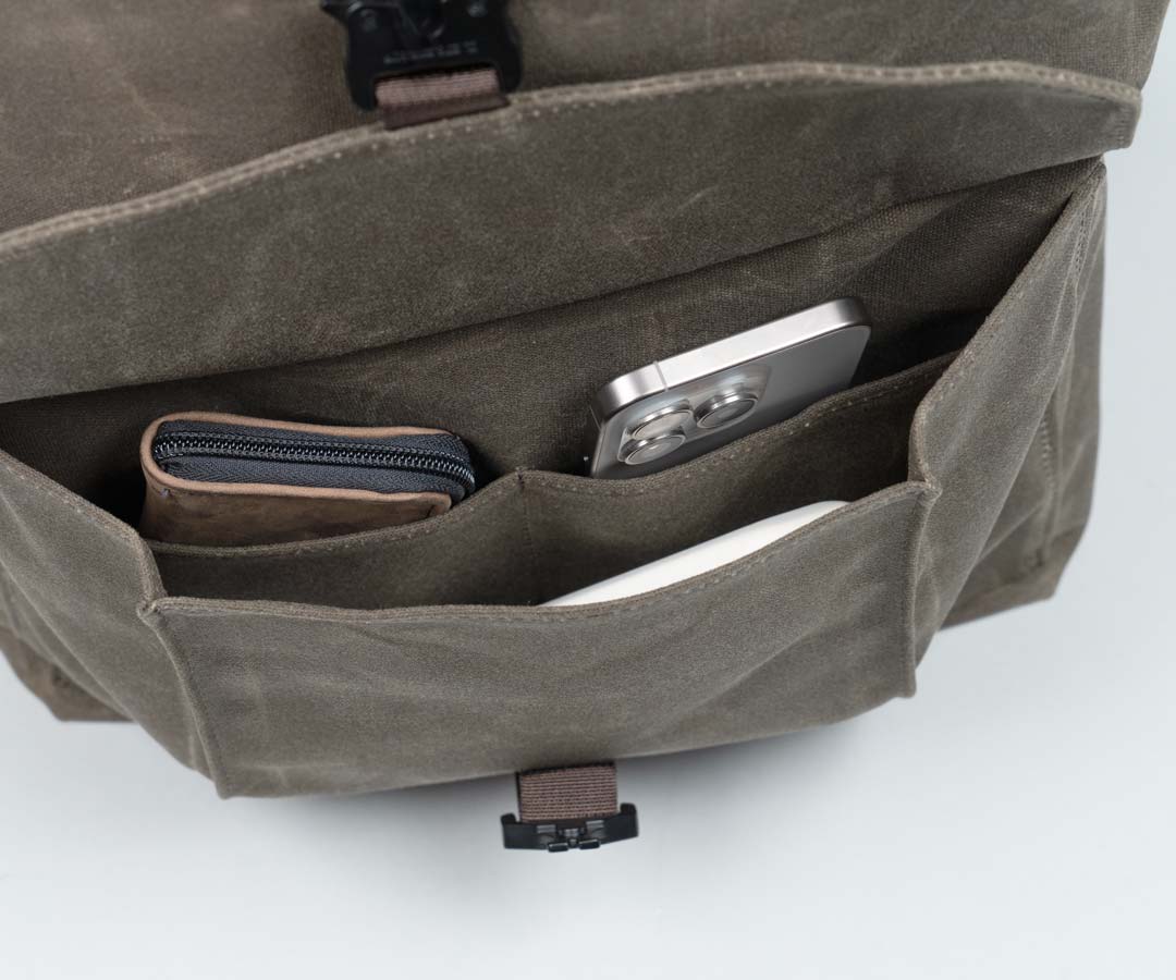 Expandable front pocket