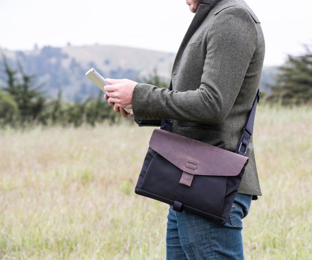 Outback canvas messenger online bag