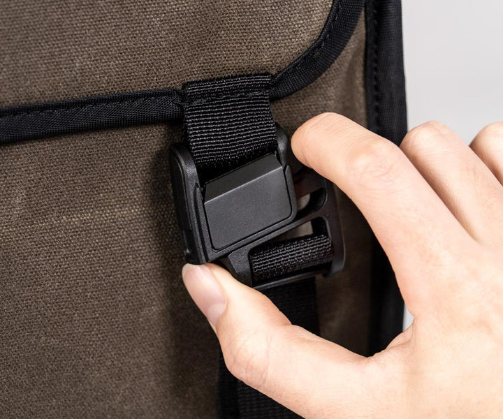 Magnetic buckle easily slides open